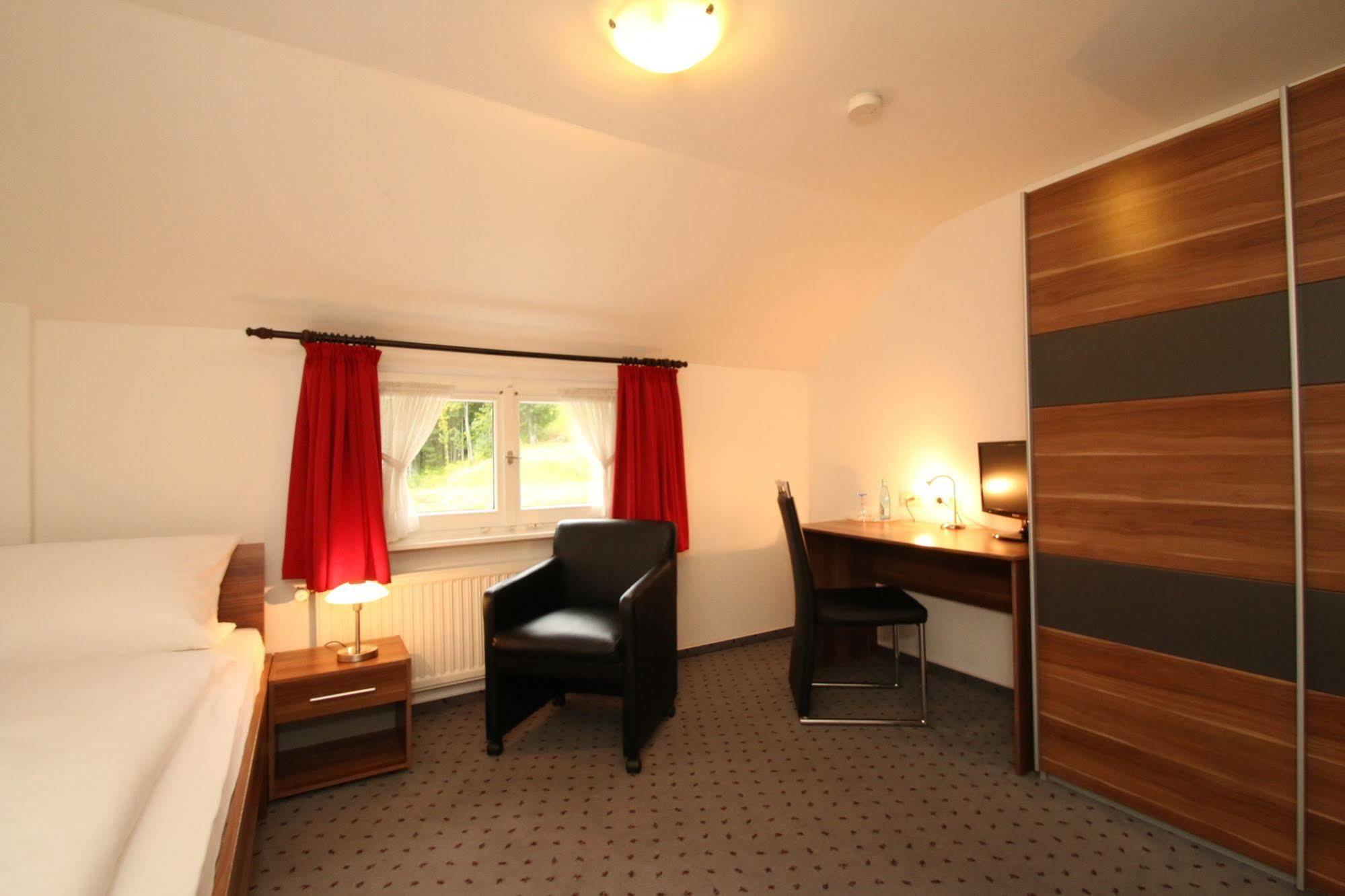 Hotel Landgasthof Adler Altenrond Екстериор снимка